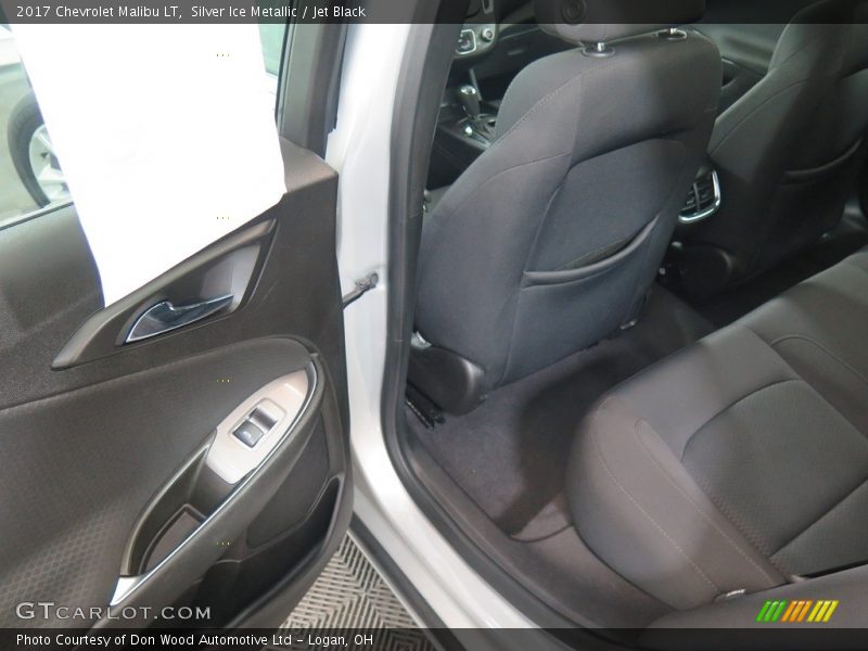 Silver Ice Metallic / Jet Black 2017 Chevrolet Malibu LT