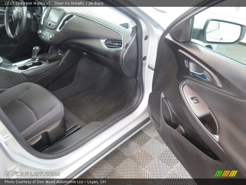Silver Ice Metallic / Jet Black 2017 Chevrolet Malibu LT