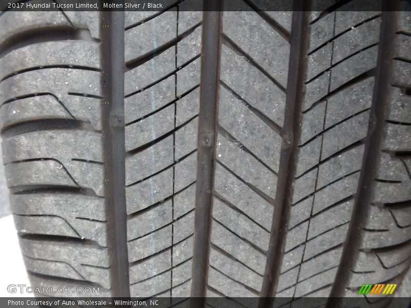 Molten Silver / Black 2017 Hyundai Tucson Limited