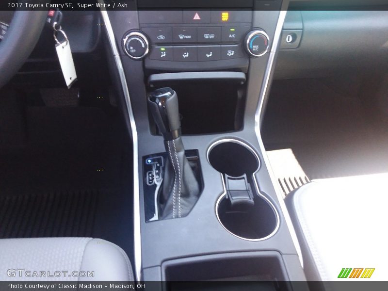 Super White / Ash 2017 Toyota Camry SE