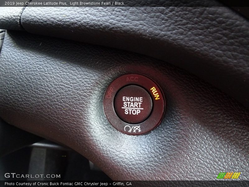 Light Brownstone Pearl / Black 2019 Jeep Cherokee Latitude Plus