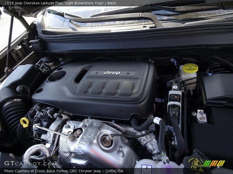 Light Brownstone Pearl / Black 2019 Jeep Cherokee Latitude Plus