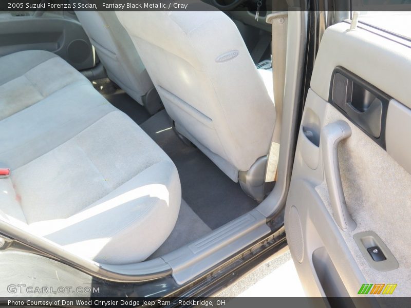 Fantasy Black Metallic / Gray 2005 Suzuki Forenza S Sedan