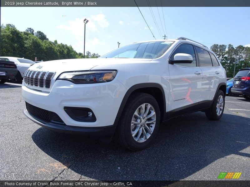 Bright White / Black 2019 Jeep Cherokee Latitude