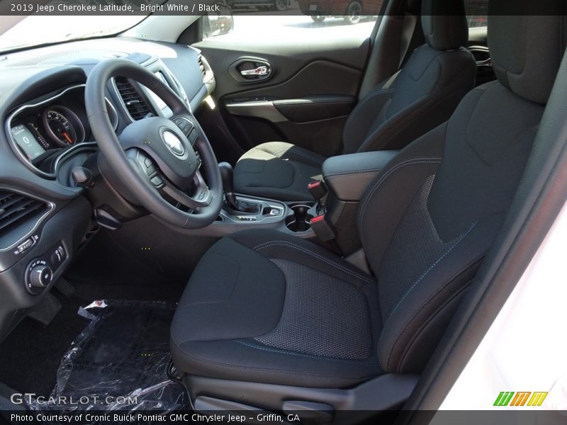 Bright White / Black 2019 Jeep Cherokee Latitude