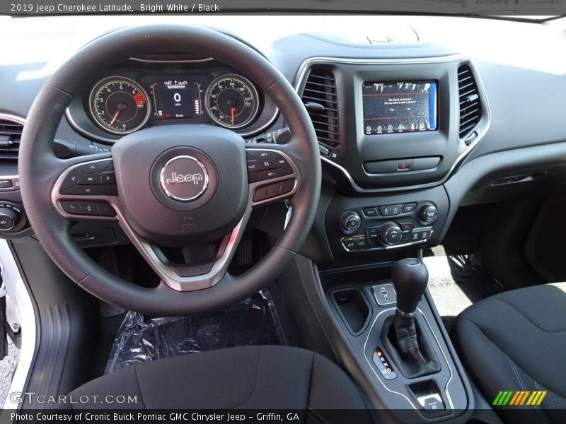 Bright White / Black 2019 Jeep Cherokee Latitude