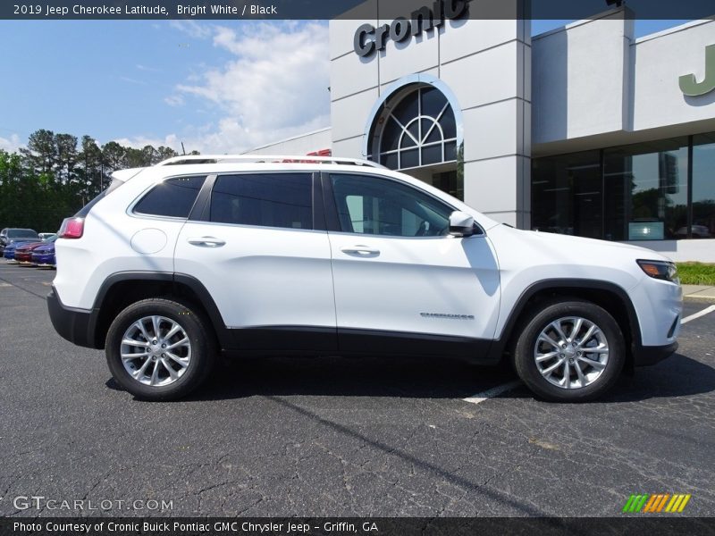 Bright White / Black 2019 Jeep Cherokee Latitude