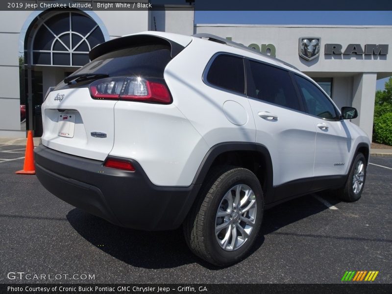 Bright White / Black 2019 Jeep Cherokee Latitude