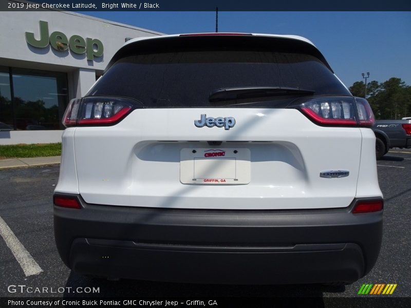 Bright White / Black 2019 Jeep Cherokee Latitude