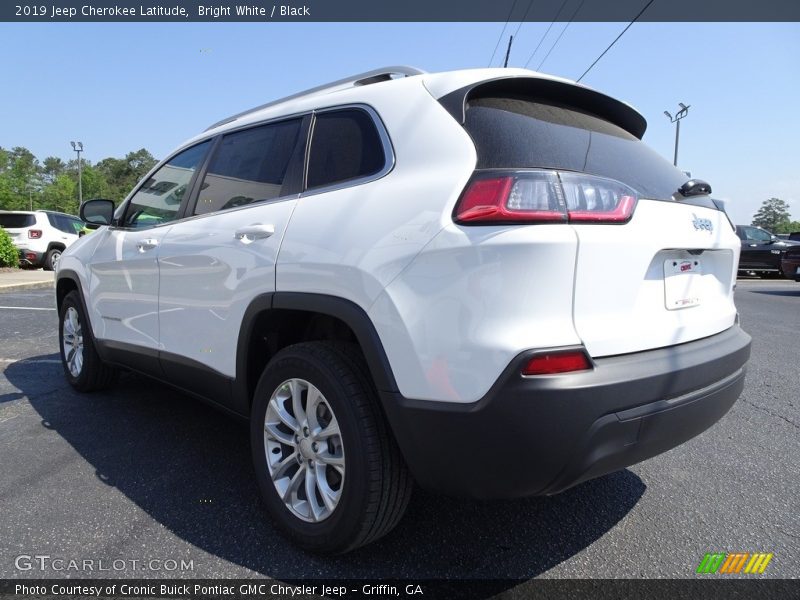 Bright White / Black 2019 Jeep Cherokee Latitude