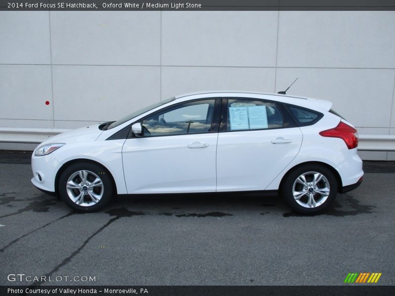 Oxford White / Medium Light Stone 2014 Ford Focus SE Hatchback