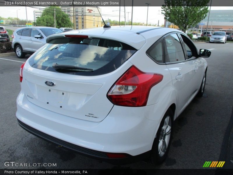 Oxford White / Medium Light Stone 2014 Ford Focus SE Hatchback