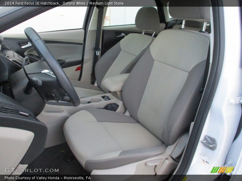 Oxford White / Medium Light Stone 2014 Ford Focus SE Hatchback