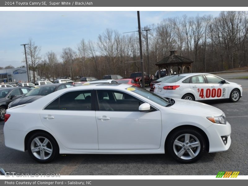 Super White / Black/Ash 2014 Toyota Camry SE