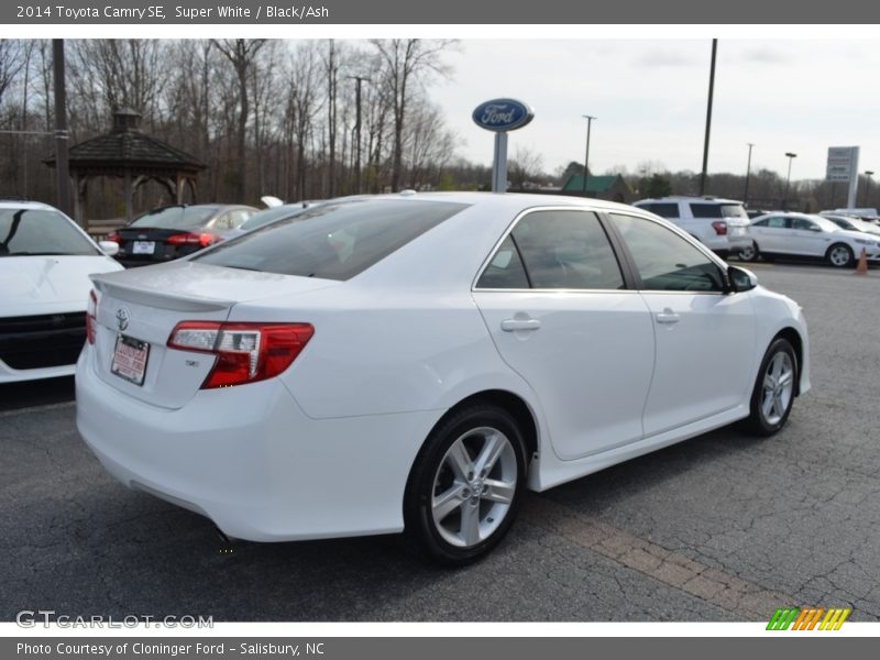 Super White / Black/Ash 2014 Toyota Camry SE