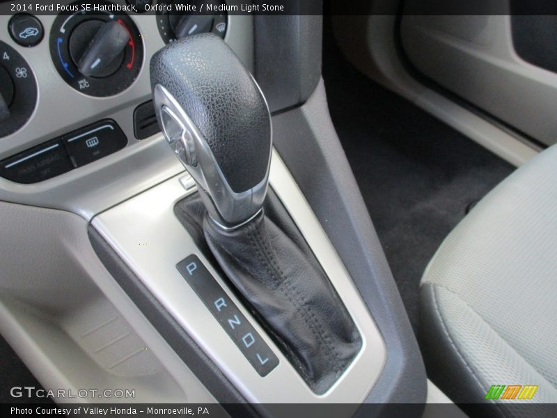 Oxford White / Medium Light Stone 2014 Ford Focus SE Hatchback
