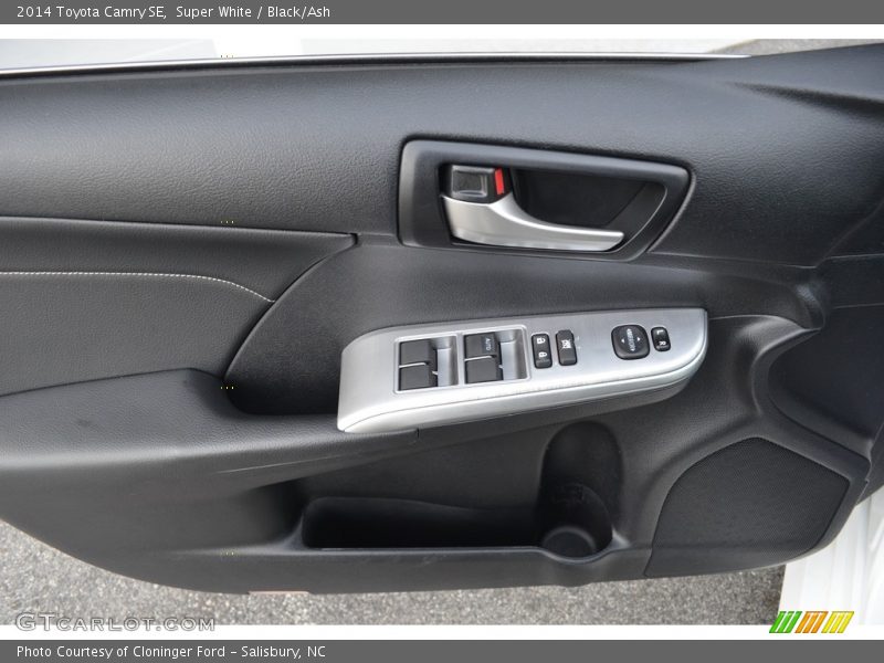 Super White / Black/Ash 2014 Toyota Camry SE