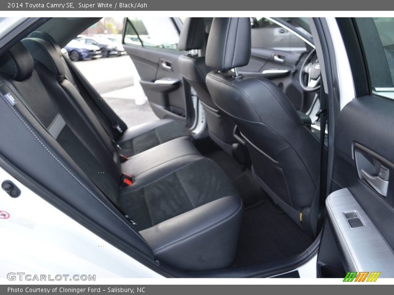 Super White / Black/Ash 2014 Toyota Camry SE