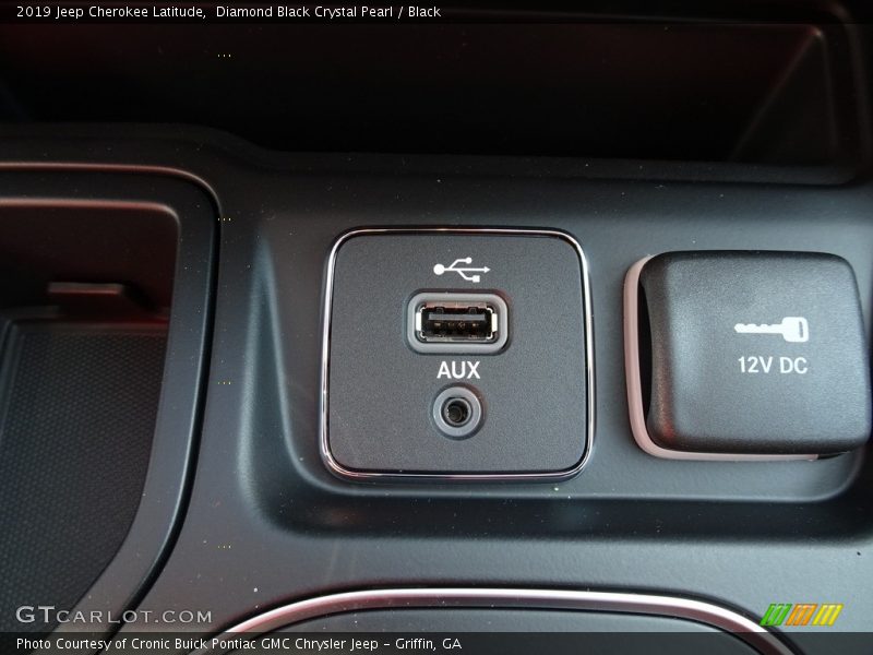 Diamond Black Crystal Pearl / Black 2019 Jeep Cherokee Latitude