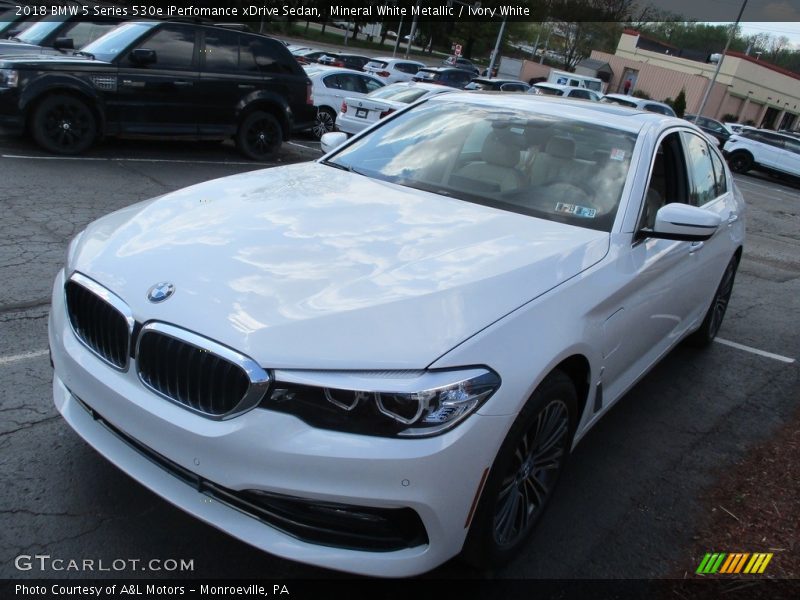 Mineral White Metallic / Ivory White 2018 BMW 5 Series 530e iPerfomance xDrive Sedan