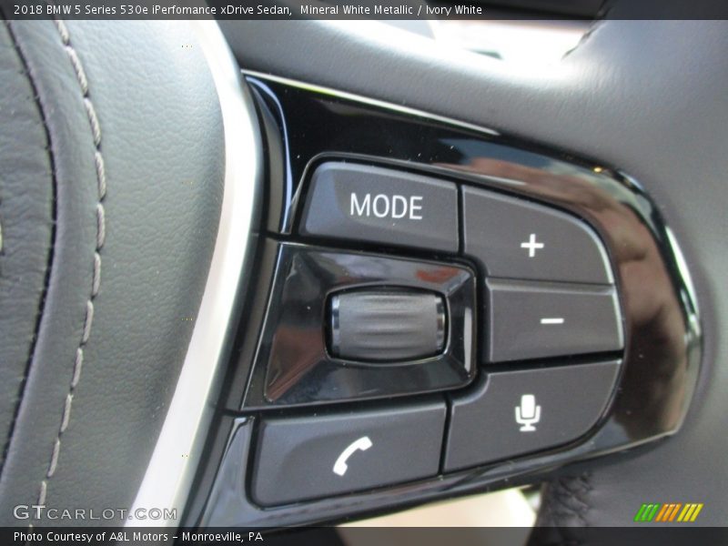 Mineral White Metallic / Ivory White 2018 BMW 5 Series 530e iPerfomance xDrive Sedan