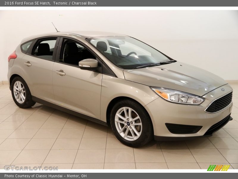 Tectonic / Charcoal Black 2016 Ford Focus SE Hatch