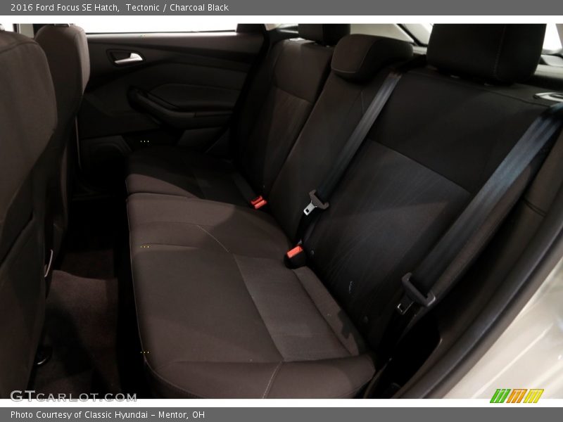 Tectonic / Charcoal Black 2016 Ford Focus SE Hatch