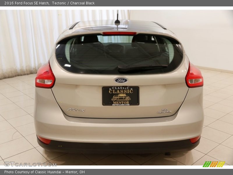 Tectonic / Charcoal Black 2016 Ford Focus SE Hatch