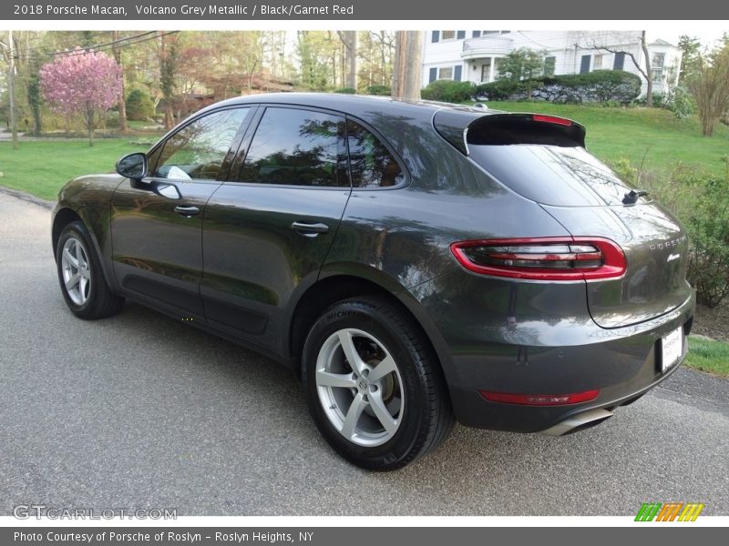 Volcano Grey Metallic / Black/Garnet Red 2018 Porsche Macan