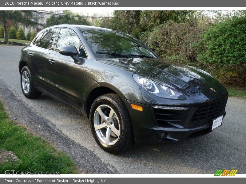 Front 3/4 View of 2018 Macan 