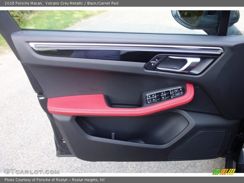 Door Panel of 2018 Macan 