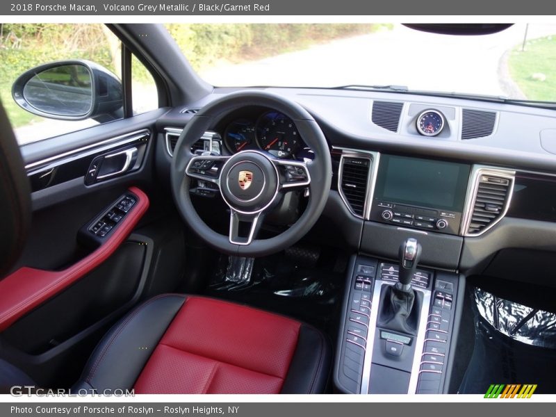 Dashboard of 2018 Macan 