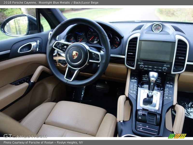 Moonlight Blue Metallic / Black/Luxor Beige 2018 Porsche Cayenne
