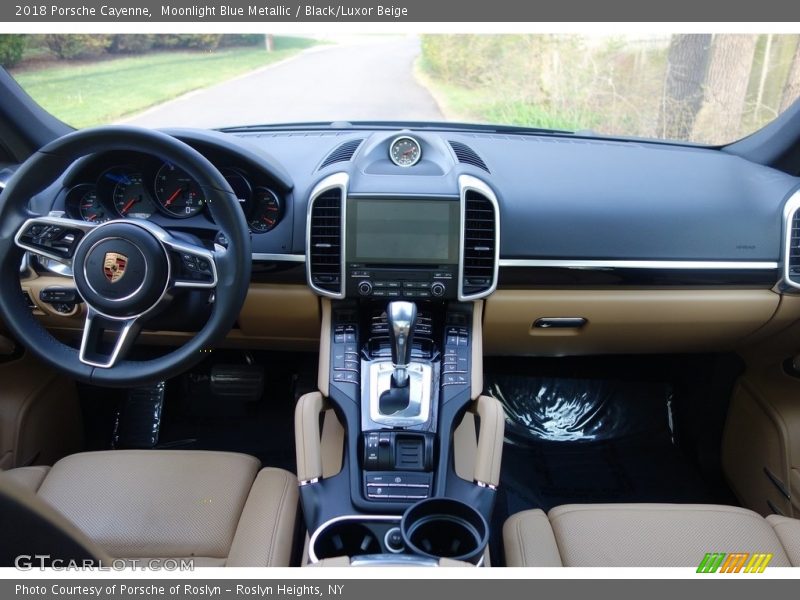 Dashboard of 2018 Cayenne 
