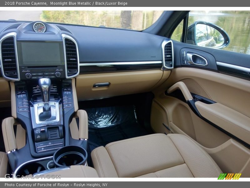 Moonlight Blue Metallic / Black/Luxor Beige 2018 Porsche Cayenne