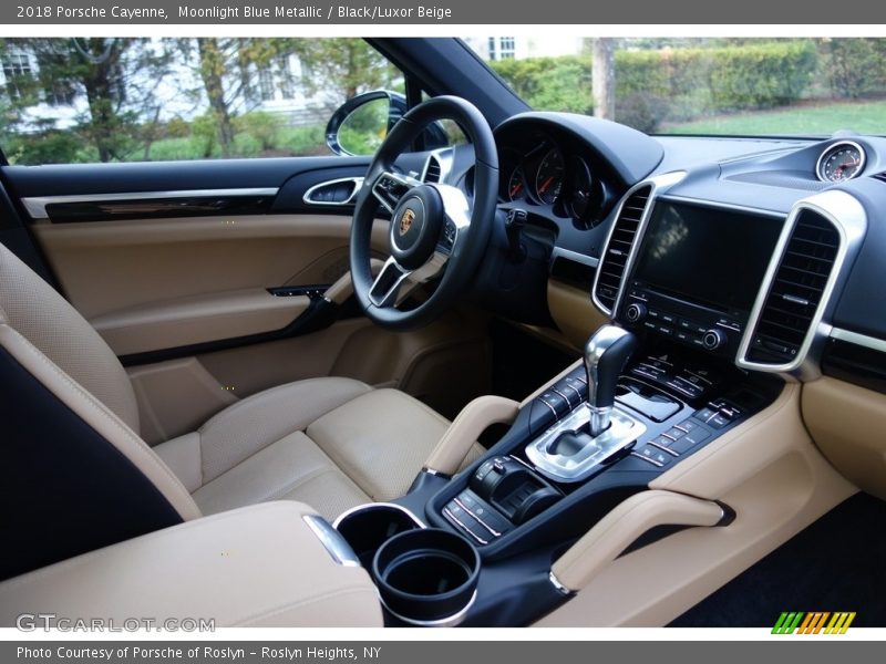 Moonlight Blue Metallic / Black/Luxor Beige 2018 Porsche Cayenne