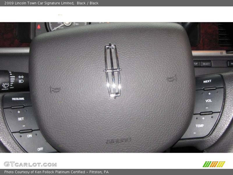 Black / Black 2009 Lincoln Town Car Signature Limited