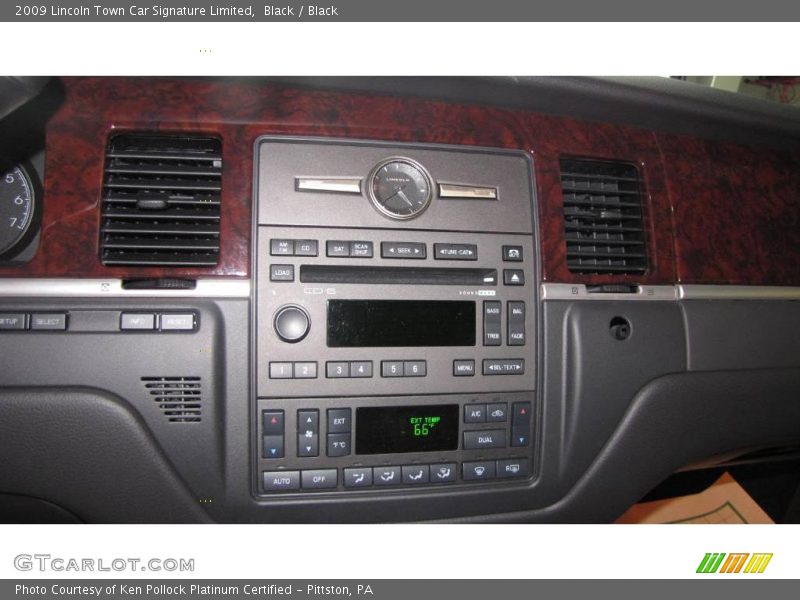 Black / Black 2009 Lincoln Town Car Signature Limited