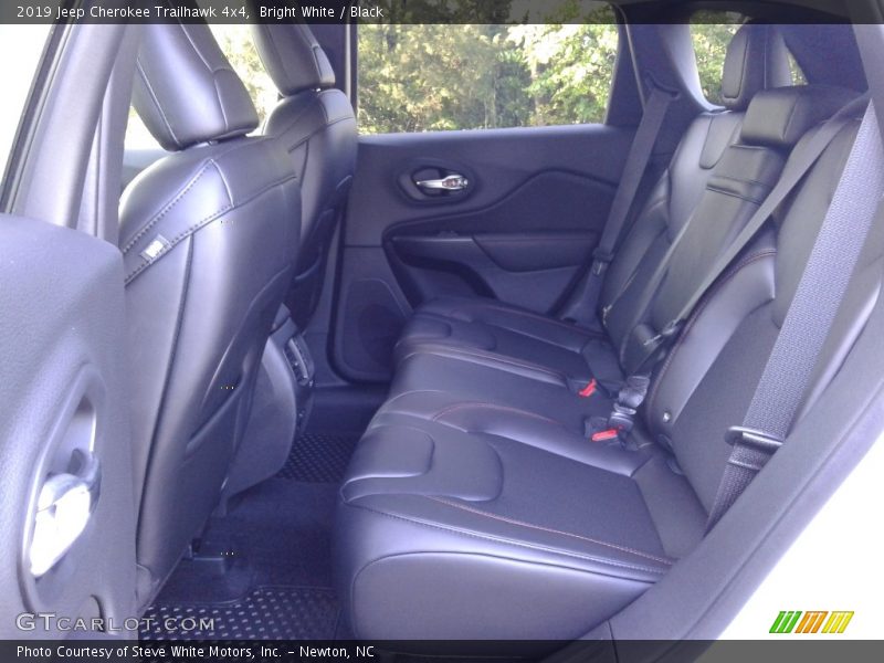 Bright White / Black 2019 Jeep Cherokee Trailhawk 4x4