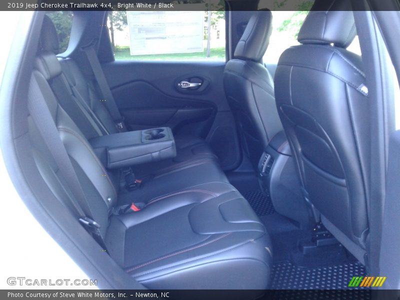 Bright White / Black 2019 Jeep Cherokee Trailhawk 4x4