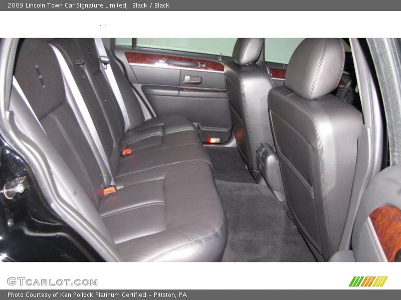 Black / Black 2009 Lincoln Town Car Signature Limited
