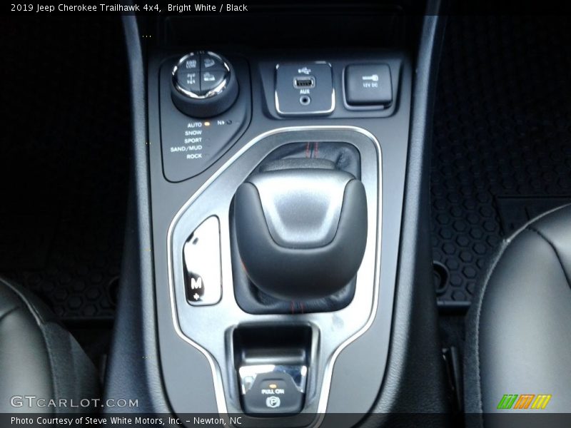 Bright White / Black 2019 Jeep Cherokee Trailhawk 4x4