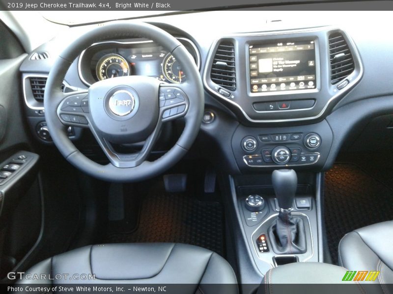 Bright White / Black 2019 Jeep Cherokee Trailhawk 4x4