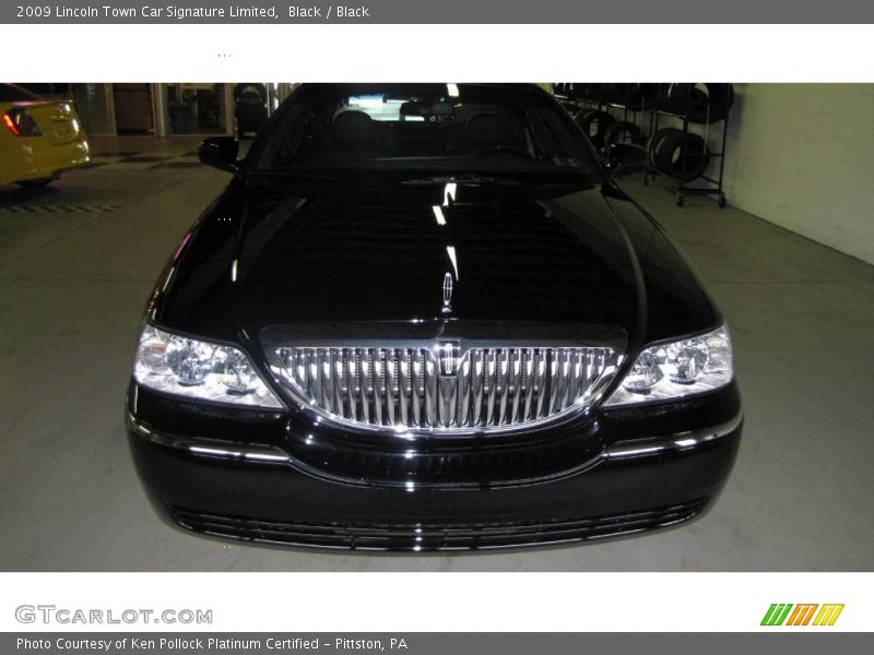 Black / Black 2009 Lincoln Town Car Signature Limited