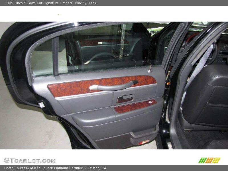 Black / Black 2009 Lincoln Town Car Signature Limited