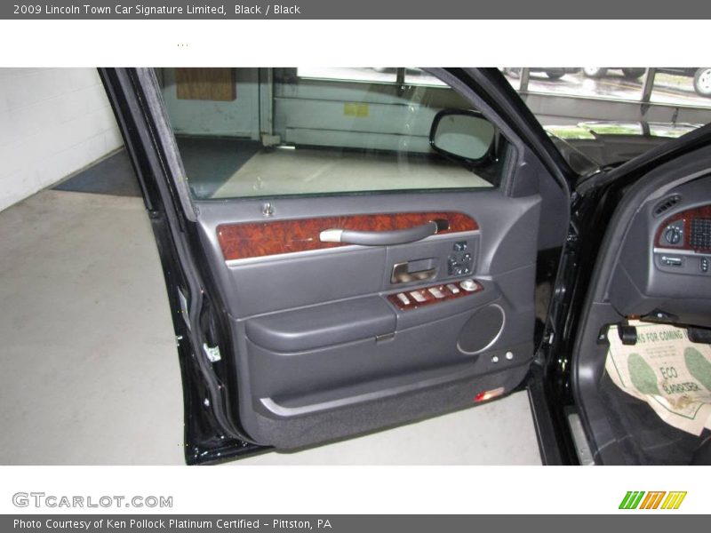 Black / Black 2009 Lincoln Town Car Signature Limited