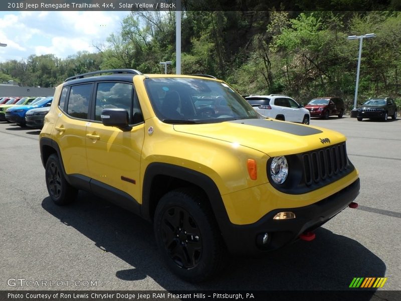 Front 3/4 View of 2018 Renegade Trailhawk 4x4