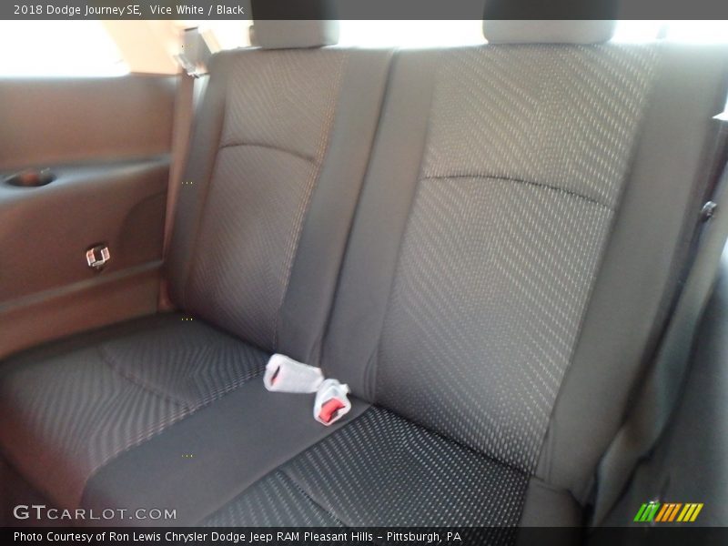 Vice White / Black 2018 Dodge Journey SE
