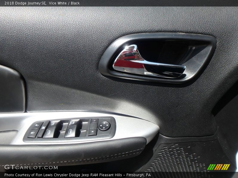 Vice White / Black 2018 Dodge Journey SE