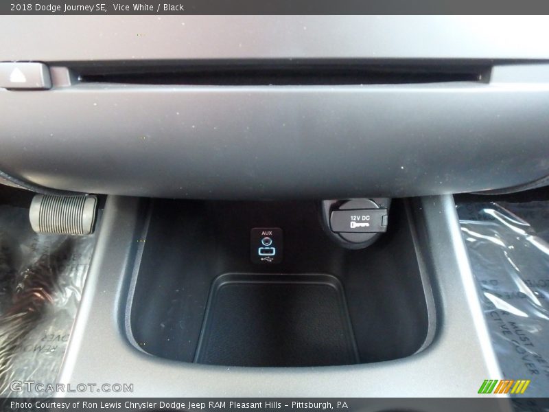 Vice White / Black 2018 Dodge Journey SE